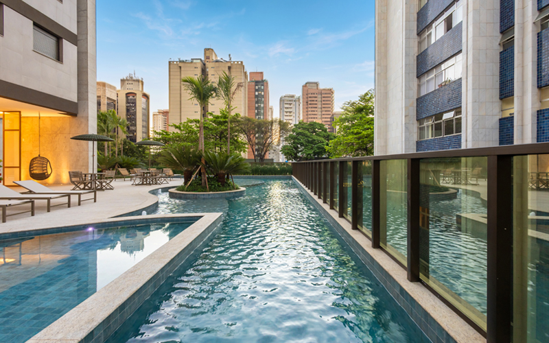 Piscina Infantil e Espelho d'Água